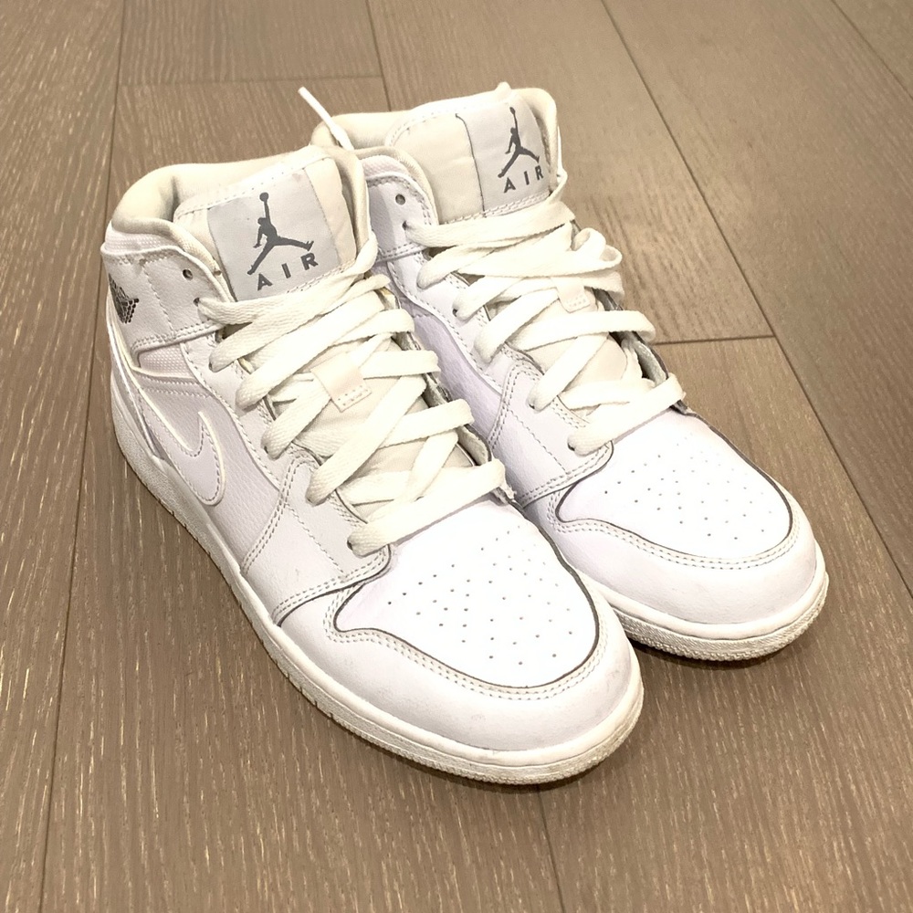 Aid Jordan 1 Mid in Offwhite  Nearly New!